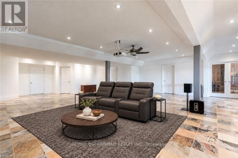 125 STOKES TRAIL, Milton (Campbellville), Ontario, L0P1B0