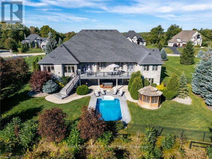 125 STOKES TRAIL, Milton (Campbellville), Ontario, L0P1B0