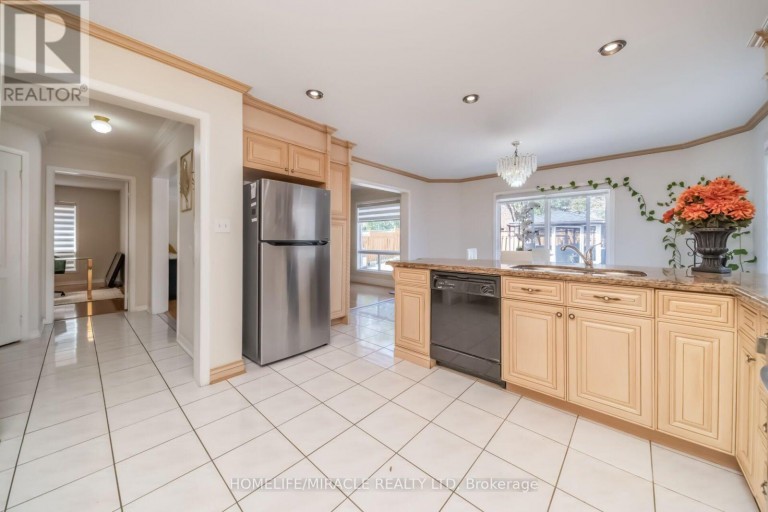 32 GOLD TREE STREET, Brampton (Sandringham-Wellington), Ontario, L6R1T9