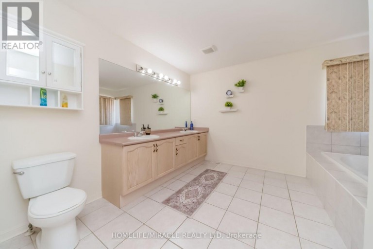 32 GOLD TREE STREET, Brampton (Sandringham-Wellington), Ontario, L6R1T9