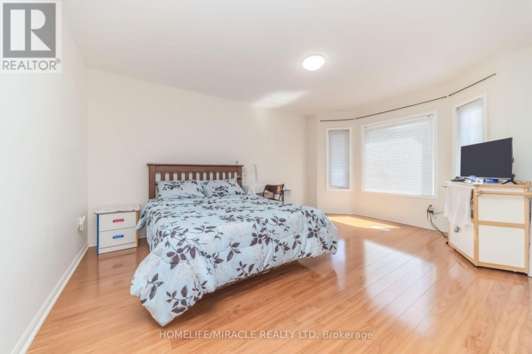32 GOLD TREE STREET, Brampton (Sandringham-Wellington), Ontario, L6R1T9