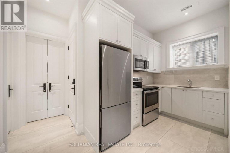 15 CALVIN AVENUE, Toronto (Willowdale East), Ontario, M2N5E4