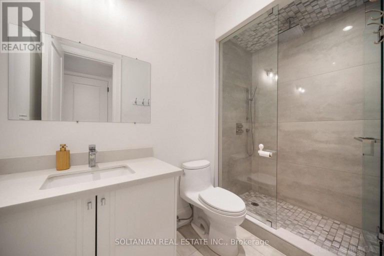 15 CALVIN AVENUE, Toronto (Willowdale East), Ontario, M2N5E4