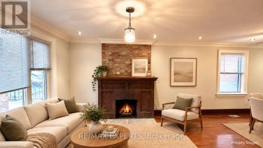 26 GRANDVILLE AVENUE Toronto (Rockcliffe-Smythe) Ontario photo 3