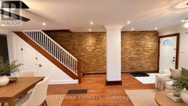26 GRANDVILLE AVENUE Toronto (Rockcliffe-Smythe) Ontario photo 6