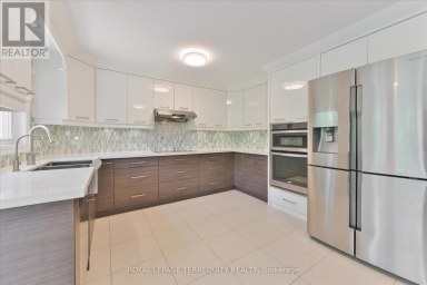 2216 DUNVEGAN AVENUE Oakville (FD Ford) Ontario photo 11