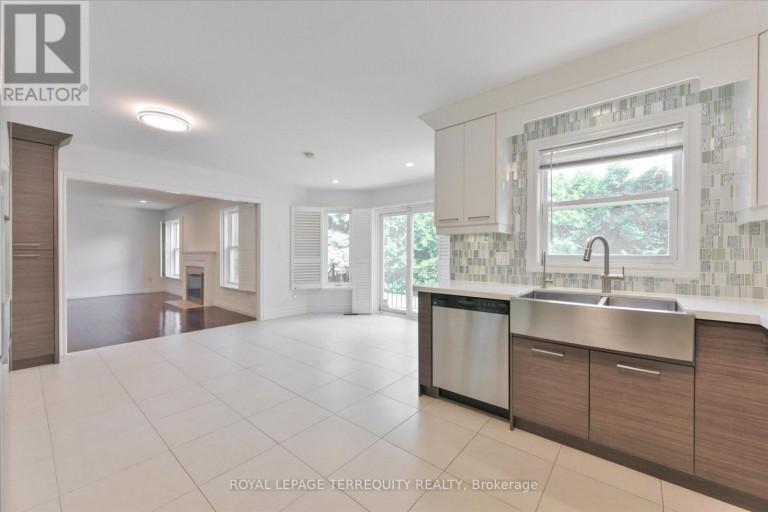 2216 DUNVEGAN AVENUE, Oakville (FD Ford), Ontario, L6J6P7