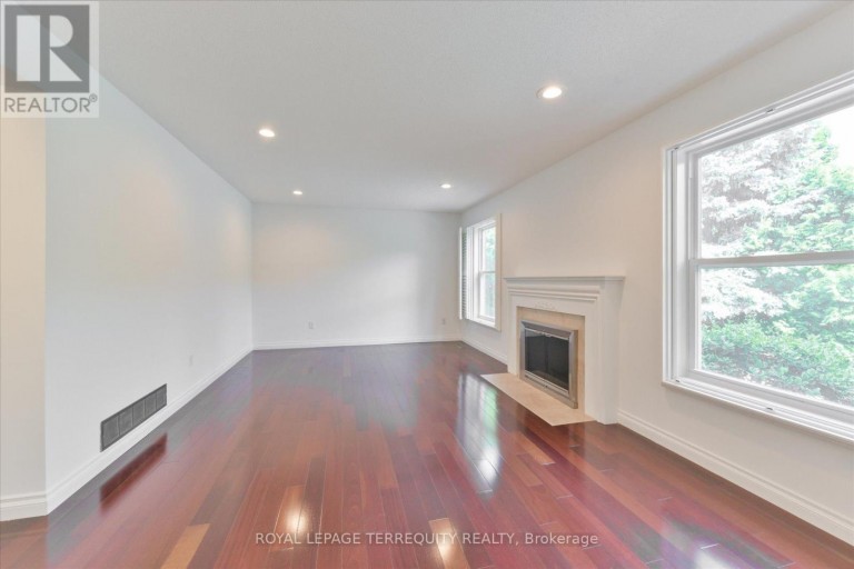 2216 DUNVEGAN AVENUE, Oakville (FD Ford), Ontario, L6J6P7