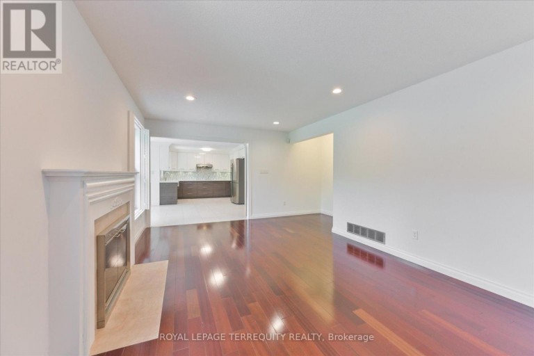 2216 DUNVEGAN AVENUE, Oakville (FD Ford), Ontario, L6J6P7