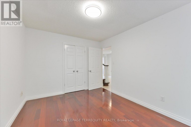 2216 DUNVEGAN AVENUE, Oakville (FD Ford), Ontario, L6J6P7