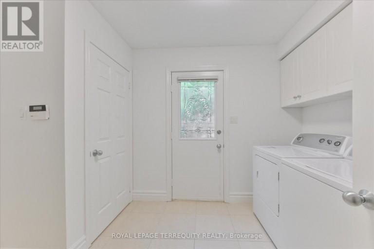 2216 DUNVEGAN AVENUE, Oakville (FD Ford), Ontario, L6J6P7
