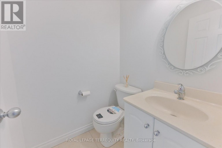 2216 DUNVEGAN AVENUE, Oakville (FD Ford), Ontario, L6J6P7
