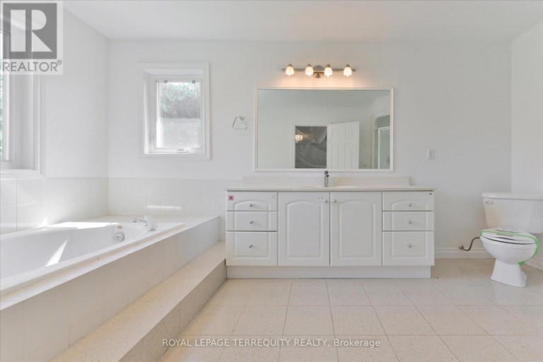 2216 DUNVEGAN AVENUE, Oakville (FD Ford), Ontario, L6J6P7