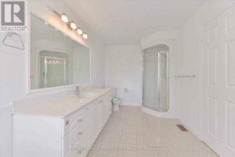 2216 DUNVEGAN AVENUE, Oakville (FD Ford), Ontario, L6J6P7