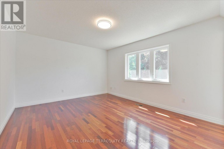 2216 DUNVEGAN AVENUE, Oakville (FD Ford), Ontario, L6J6P7
