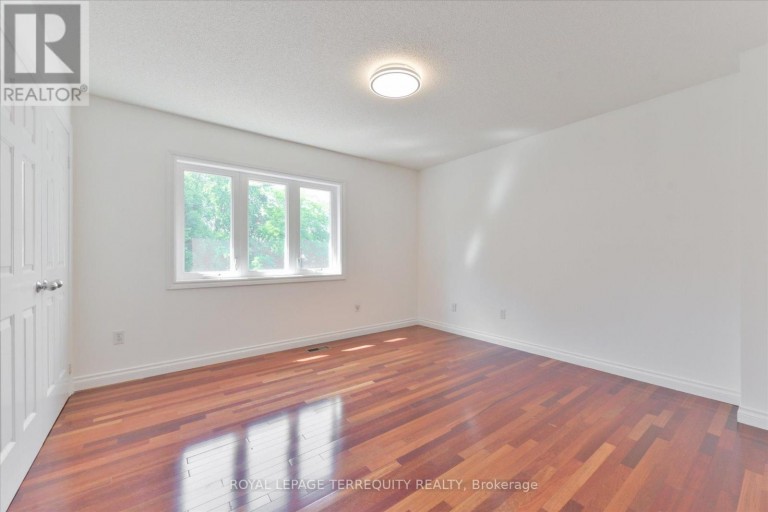 2216 DUNVEGAN AVENUE, Oakville (FD Ford), Ontario, L6J6P7