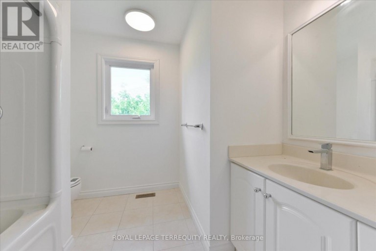 2216 DUNVEGAN AVENUE, Oakville (FD Ford), Ontario, L6J6P7