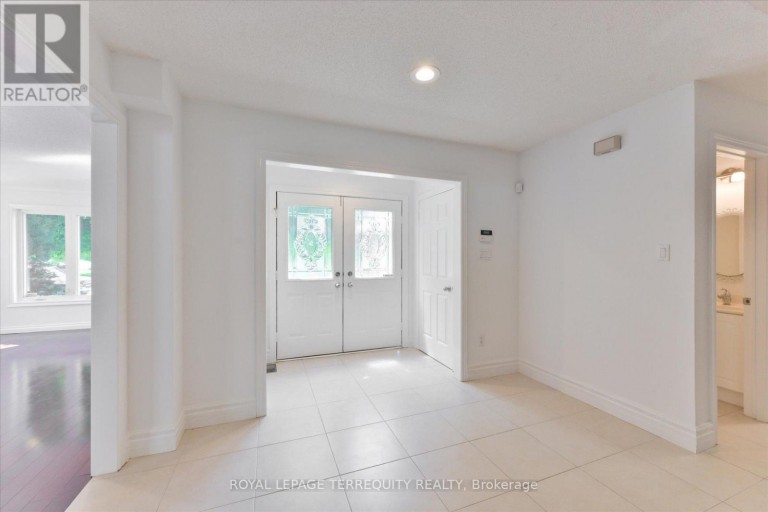 2216 DUNVEGAN AVENUE, Oakville (FD Ford), Ontario, L6J6P7