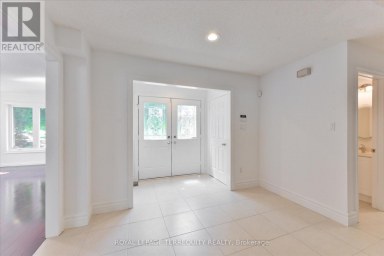 2216 DUNVEGAN AVENUE Oakville (FD Ford) Ontario photo 3