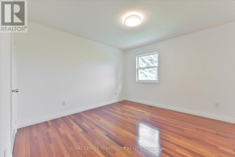 2216 DUNVEGAN AVENUE, Oakville (FD Ford), Ontario, L6J6P7