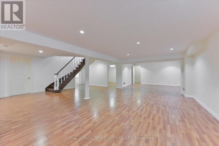 2216 DUNVEGAN AVENUE, Oakville (FD Ford), Ontario, L6J6P7