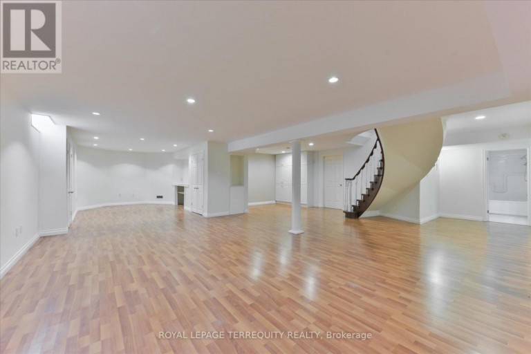 2216 DUNVEGAN AVENUE, Oakville (FD Ford), Ontario, L6J6P7
