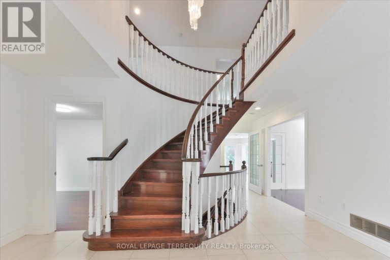 2216 DUNVEGAN AVENUE, Oakville (FD Ford), Ontario, L6J6P7