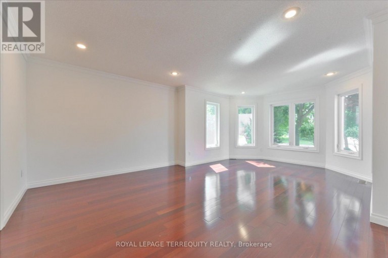 2216 DUNVEGAN AVENUE, Oakville (FD Ford), Ontario, L6J6P7