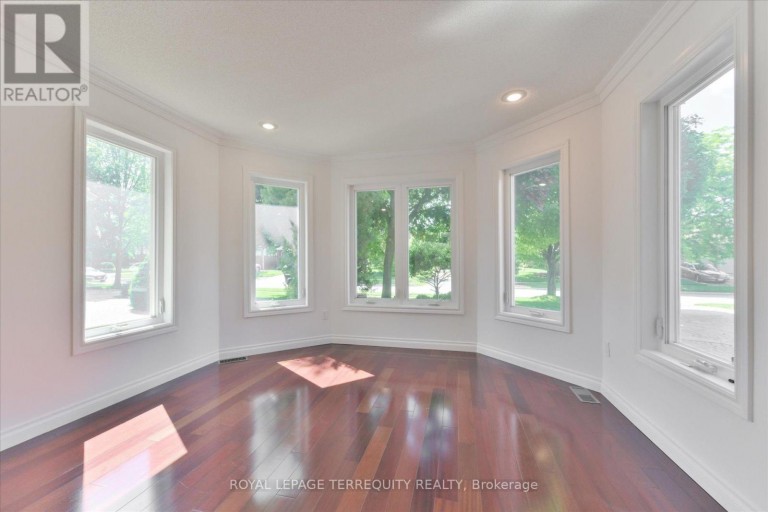 2216 DUNVEGAN AVENUE, Oakville (FD Ford), Ontario, L6J6P7