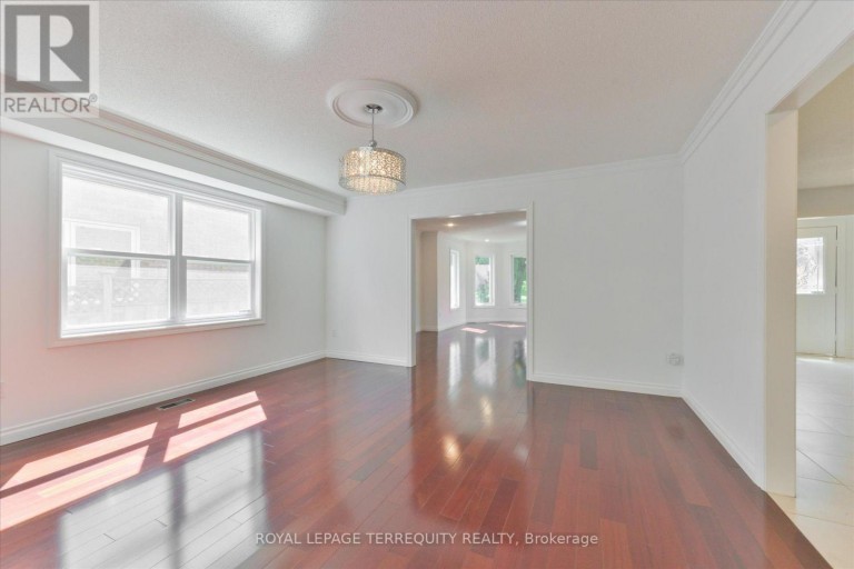 2216 DUNVEGAN AVENUE, Oakville (FD Ford), Ontario, L6J6P7