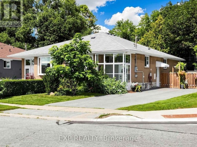 175 PENN AVENUE, Newmarket (Bristol-London), Ontario, L3Y2S3
