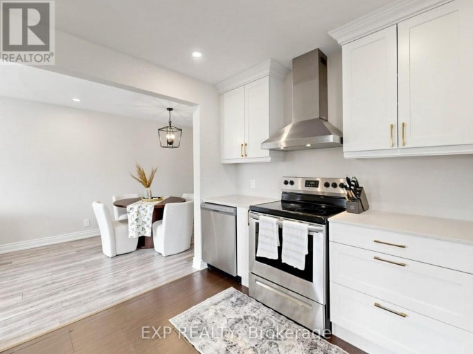 175 PENN AVENUE, Newmarket (Bristol-London), Ontario, L3Y2S3
