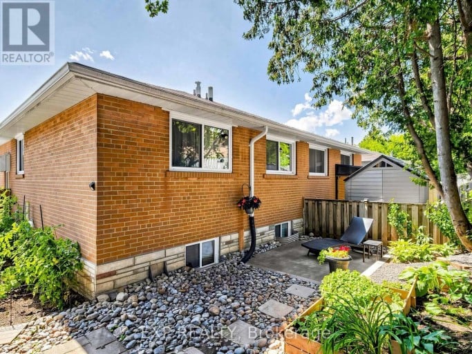 175 PENN AVENUE, Newmarket (Bristol-London), Ontario, L3Y2S3