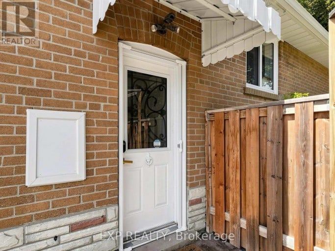 175 PENN AVENUE, Newmarket (Bristol-London), Ontario, L3Y2S3