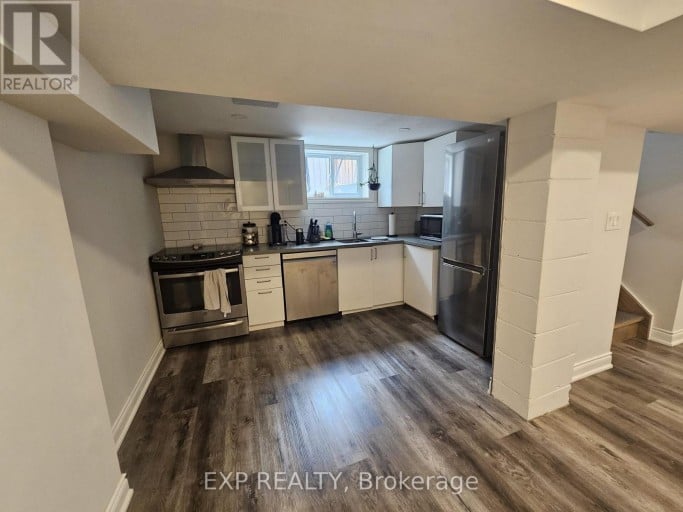 175 PENN AVENUE, Newmarket (Bristol-London), Ontario, L3Y2S3