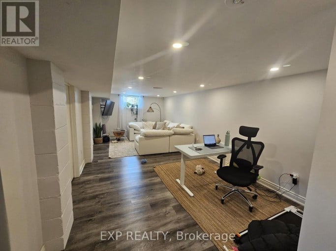 175 PENN AVENUE, Newmarket (Bristol-London), Ontario, L3Y2S3