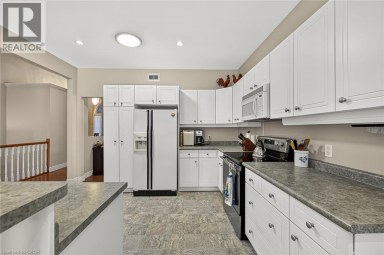 796 N SPRINGBANK Avenue N Woodstock Ontario photo 3