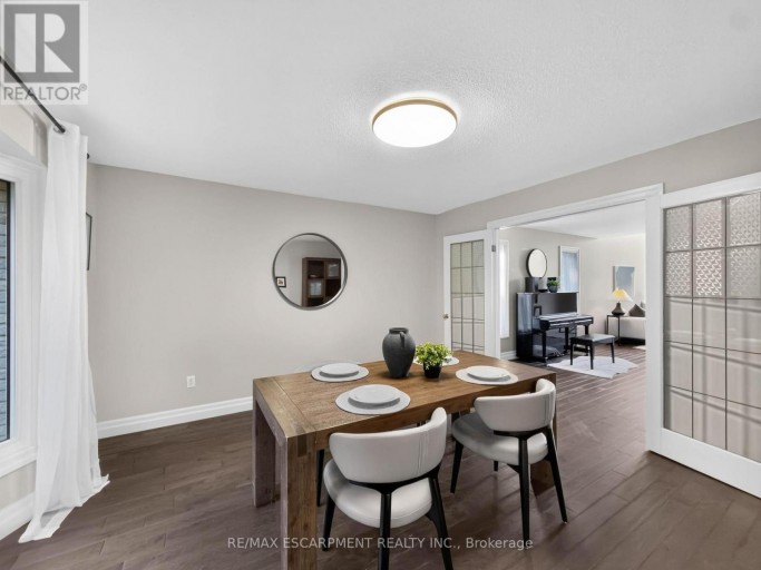 12 SUNDROP COURT, Hamilton (Iroquoia Heights), Ontario, L9K1G5