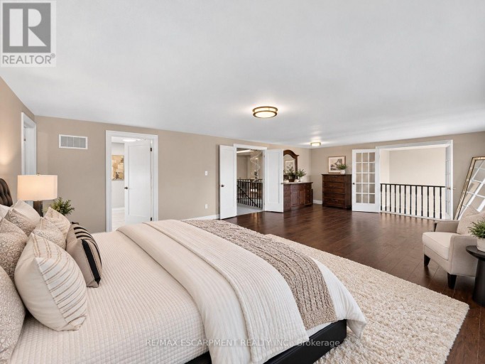 12 SUNDROP COURT, Hamilton (Iroquoia Heights), Ontario, L9K1G5
