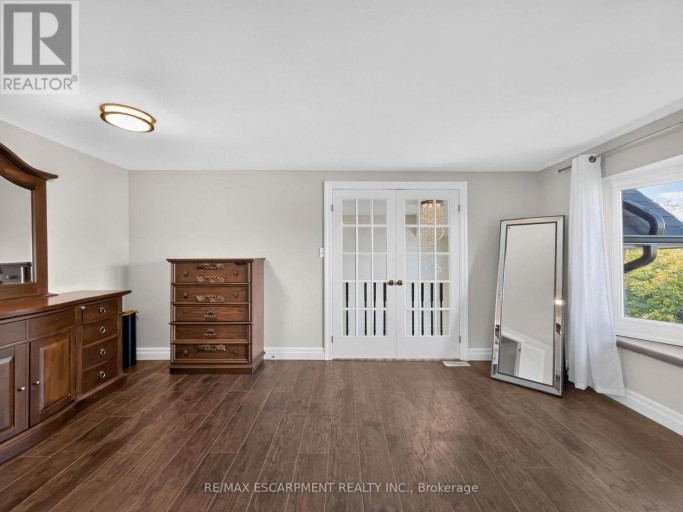 12 SUNDROP COURT, Hamilton (Iroquoia Heights), Ontario, L9K1G5