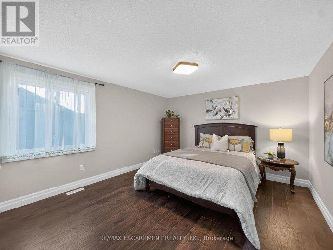 12 SUNDROP COURT, Hamilton (Iroquoia Heights), Ontario, L9K1G5