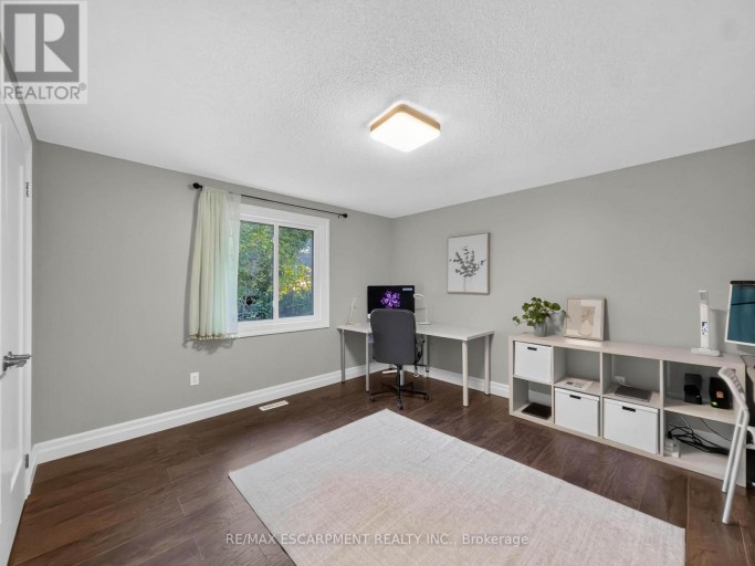 12 SUNDROP COURT, Hamilton (Iroquoia Heights), Ontario, L9K1G5