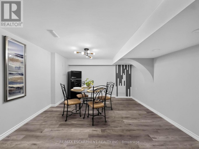 12 SUNDROP COURT, Hamilton (Iroquoia Heights), Ontario, L9K1G5