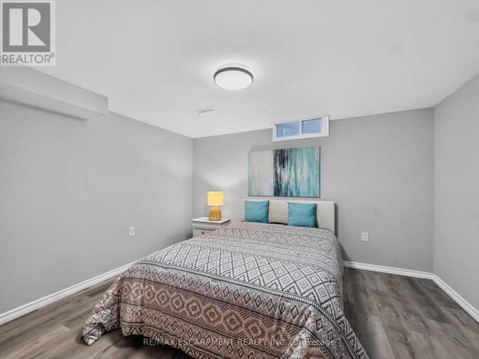 12 SUNDROP COURT, Hamilton (Iroquoia Heights), Ontario, L9K1G5