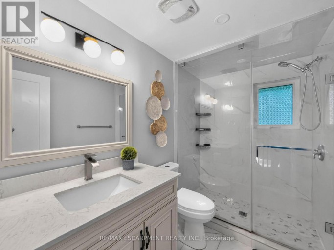 12 SUNDROP COURT, Hamilton (Iroquoia Heights), Ontario, L9K1G5