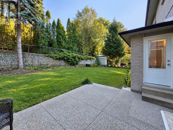 12 SUNDROP COURT, Hamilton (Iroquoia Heights), Ontario, L9K1G5