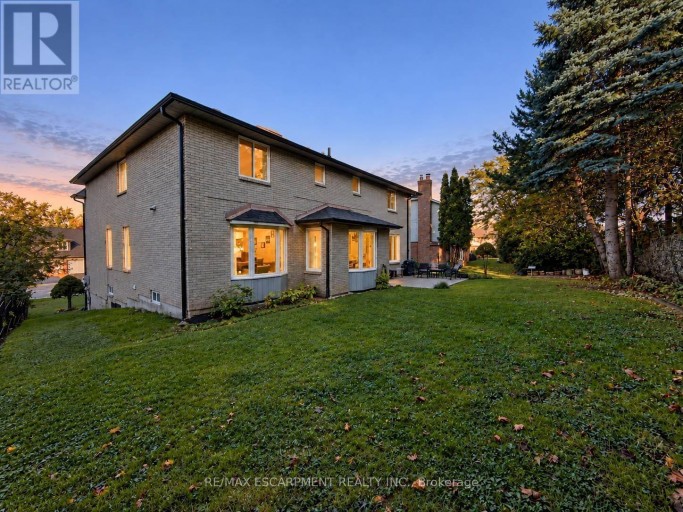 12 SUNDROP COURT, Hamilton (Iroquoia Heights), Ontario, L9K1G5