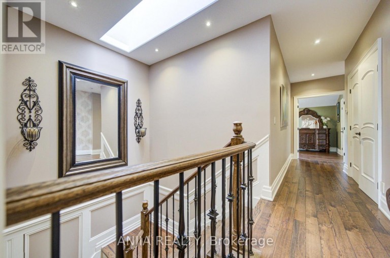 452 FERNLEIGH CIRCLE S, Richmond Hill (Crosby), Ontario, L4C1E6