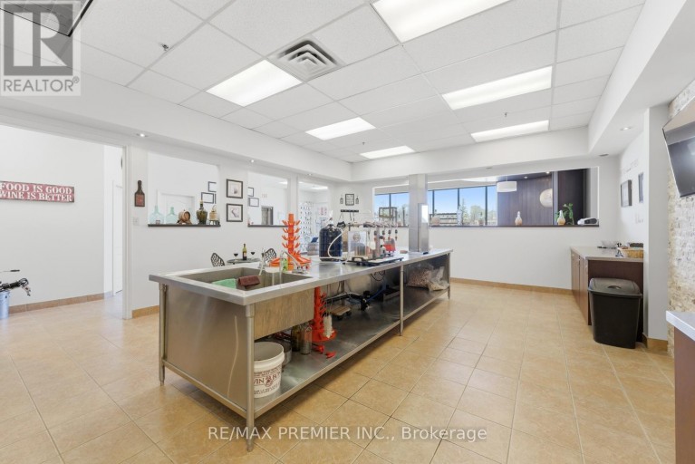 11B - 1100 GORHAM STREET, Newmarket (Newmarket Industrial Park), Ontario, L3Y8Y8