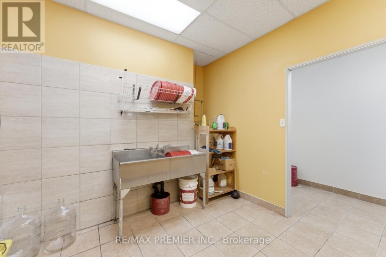 11B - 1100 GORHAM STREET, Newmarket (Newmarket Industrial Park), Ontario, L3Y8Y8